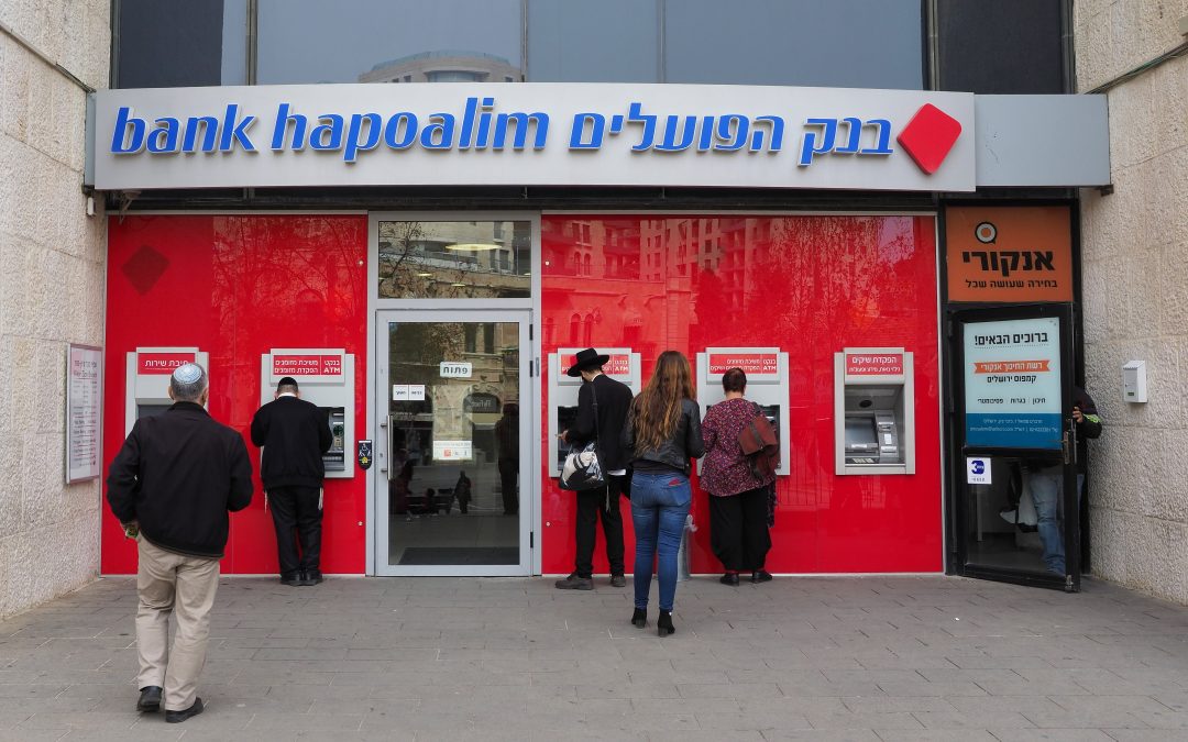 « La banque Hapoalim bloque les comptes des immigrants de France sans y être habilitée »